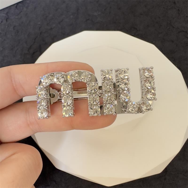 Miumiu กิ๊บติดผม ลายตัวอักษร Miss น่ารัก อเนกประสงค์ สไตล์เจ้าหญิง ฝังพลอยเทียม เครื่องประดับผม ฤดู