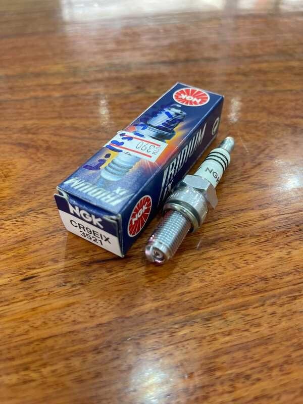 Cr9eix หัวเทียนเข็ม NGK IRIDIUM 3521 ใช้สำหรับรถ YAMAHA M SLAZ , YZF R15,W. R15W.