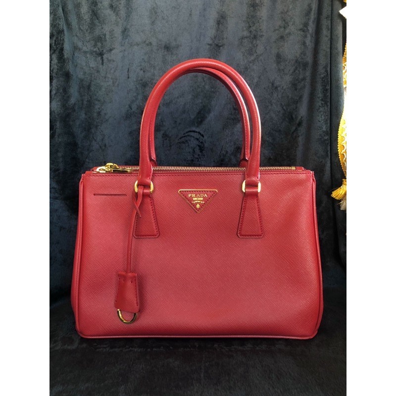 กระเป๋าถือ Prada Galleria สีดำ หนังแกะแท้ ขนาด 20x30 ซม.