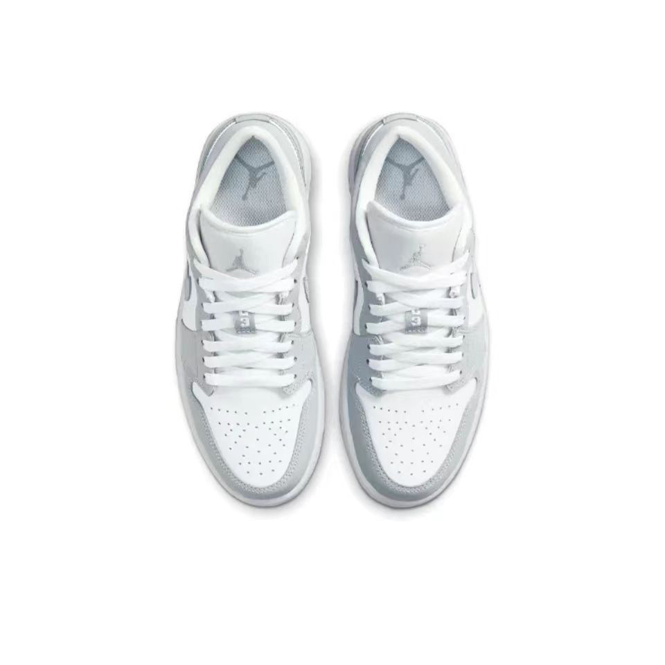 



 ♞,♘,♙-พร้อมส่ง-แท้% Jordan Air Jordan 1 Low  "Wolf Grey" anti-slip low-top Retro Sneakers