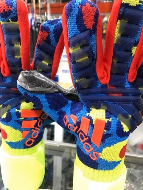 ถุงมือ Adidas Predator pro