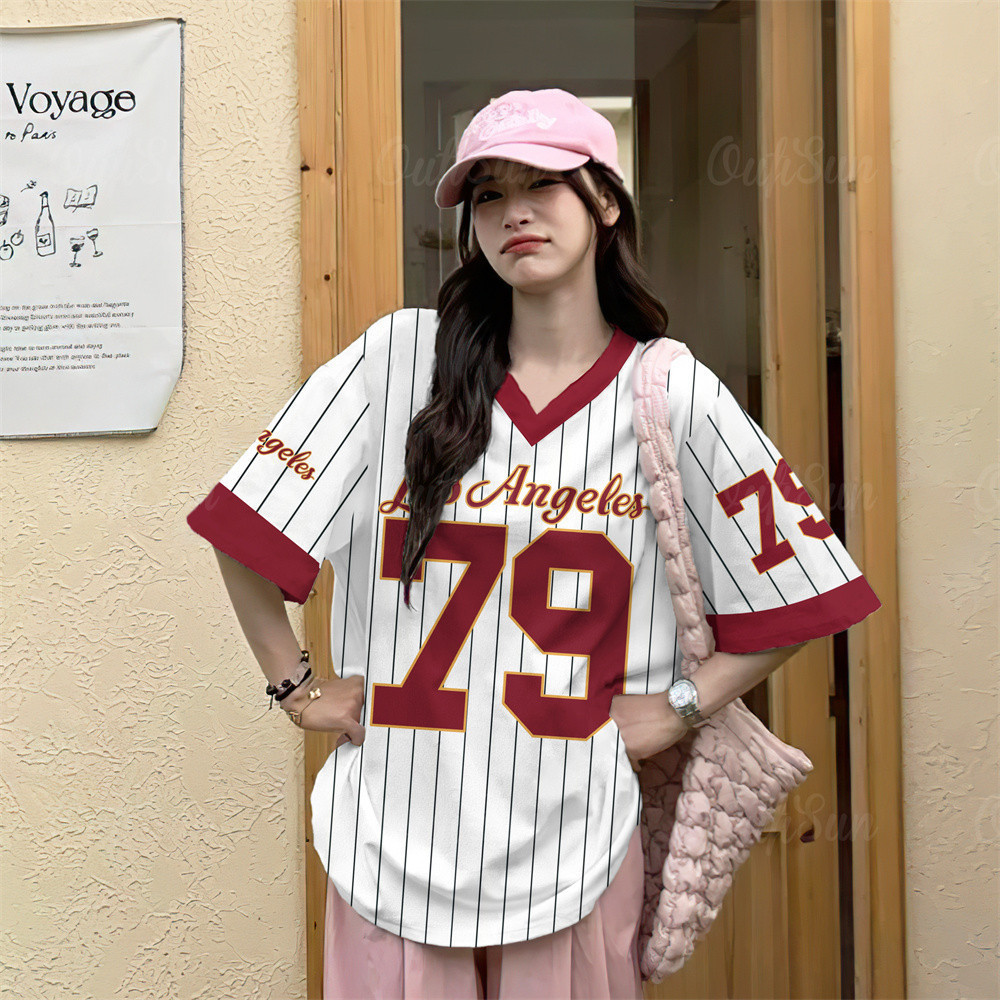 ที่กําหนดเอง Jersey ออกแบบใหม่ขนาดใหญ่สไตล์อเมริกันผู้หญิง Tshirt แฟชั่นฤดูร้อนคู่ V คอกีฬา Murah เสื้อคู่ Full sublimation Tshirt สําหรับผู้หญิง