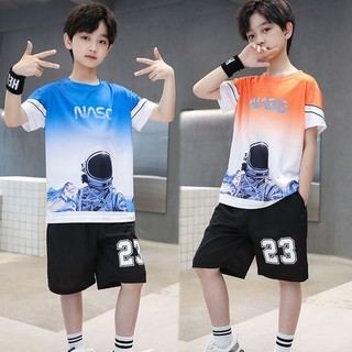 CK🚚 สำหรับฤดูร้อนเด็กสไตล์ใหม่ชุดกางเกงขาสั้นหลวมแขนสั้นกลางและเด็กโตชุดตัวนอกการ์ตูนพิมพ์ลายลำลอง