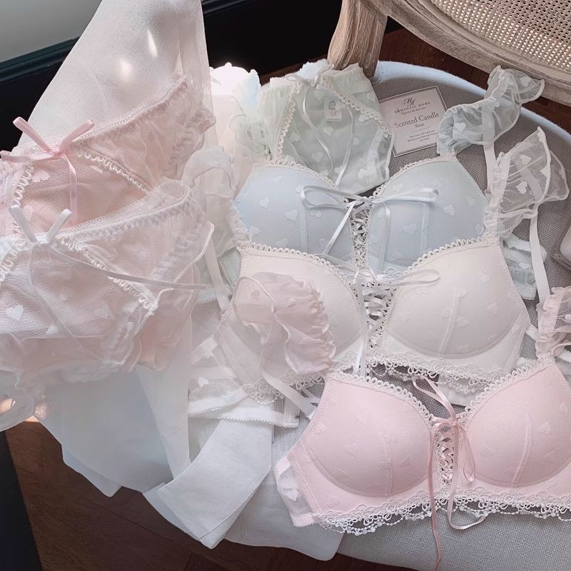 น ่ ารักชุดชั ้ นในผู ้ หญิงชุดญี ่ ปุ ่ นสาวไร ้ สาย Bra Gathering เต ้ านมเล ็ กลูกไม ้ Laced-up นักเรียนสไตล ์ บาง