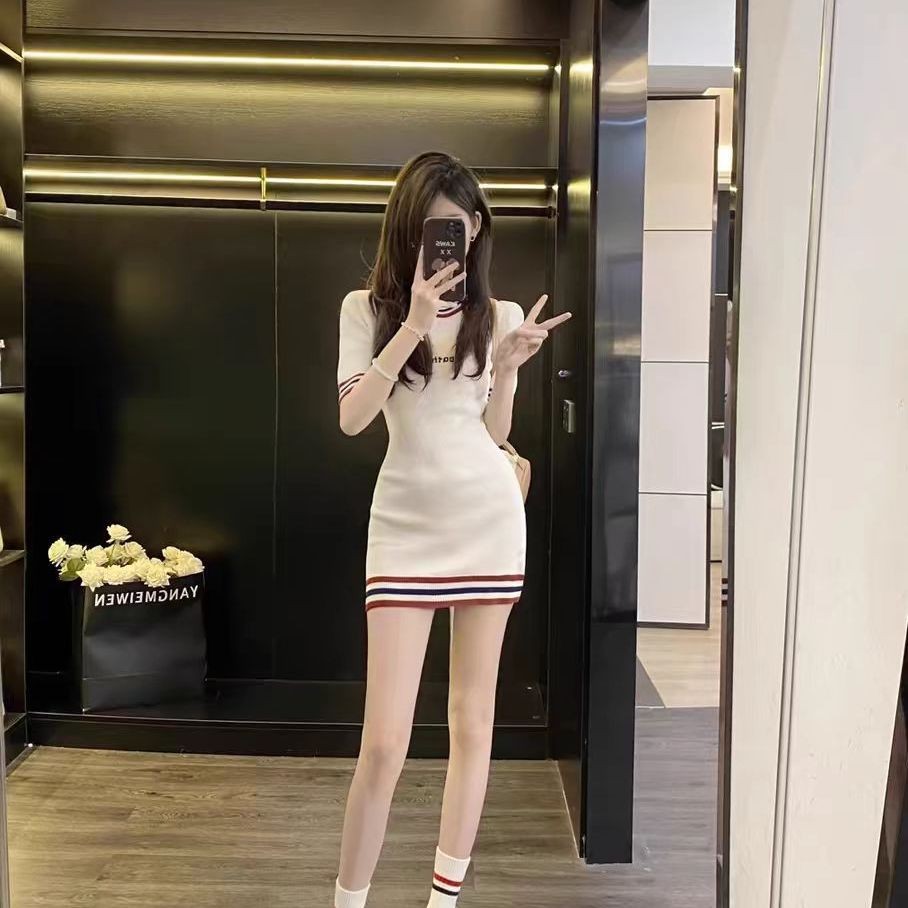 Simple Generous Dress สไตล์ใหม่เอวแคบ Slimmer ดูกระโปรงถักขนาดเล็ก