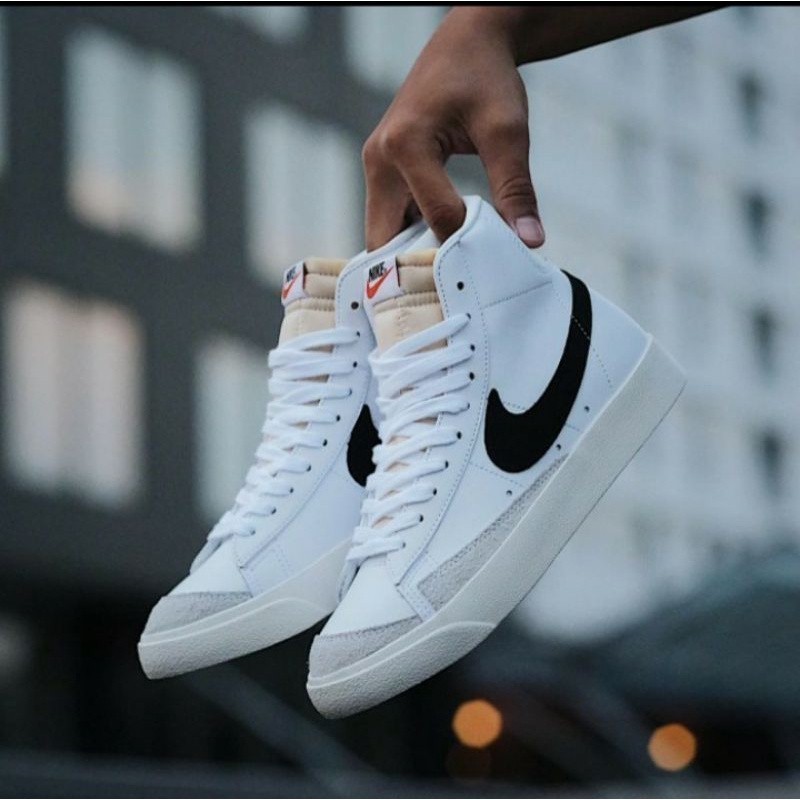 Nike blazer mid 77 เสื้อเบลเซอร์ สีดํา สีขาว