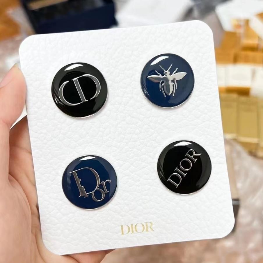 Dior ชุดเข็มกลัด สวยหรู อุปกรณ์เสริมเสื้อผ้า 4 ชิ้น