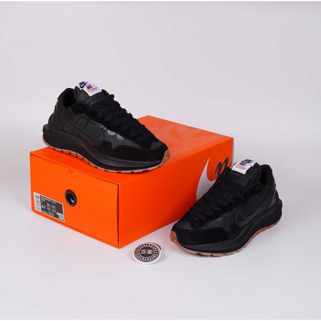 Sepatu Nike vaporwaffle sacai black gum