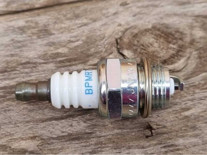 NGK หัวเทียนแท้ 1ตัว STIHL MS 180 MS 250 MS 382 070 ( Bpmr7a)