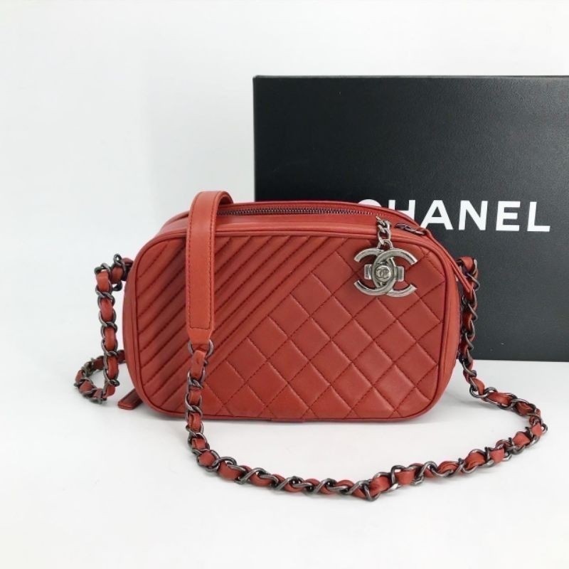 ️กระเป๋าสะพาย (Used) Chanel Calfskin Camera Bag Holo20 ️️สีเเดงอมส้มตามภาพค่ะรอเช็คสต๊อกก่อน