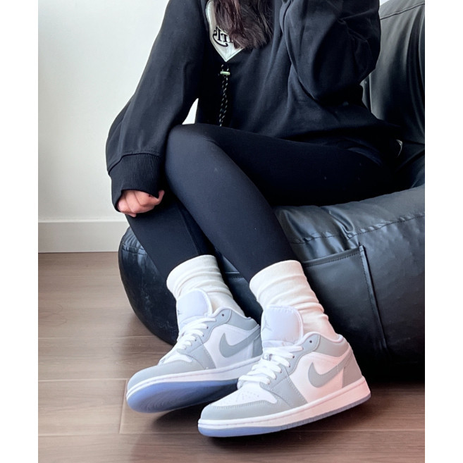 



 ♞,♘,♙ของแท้ 100 % Nike Air Jordan 1 low wolf grey สีขาวเทา