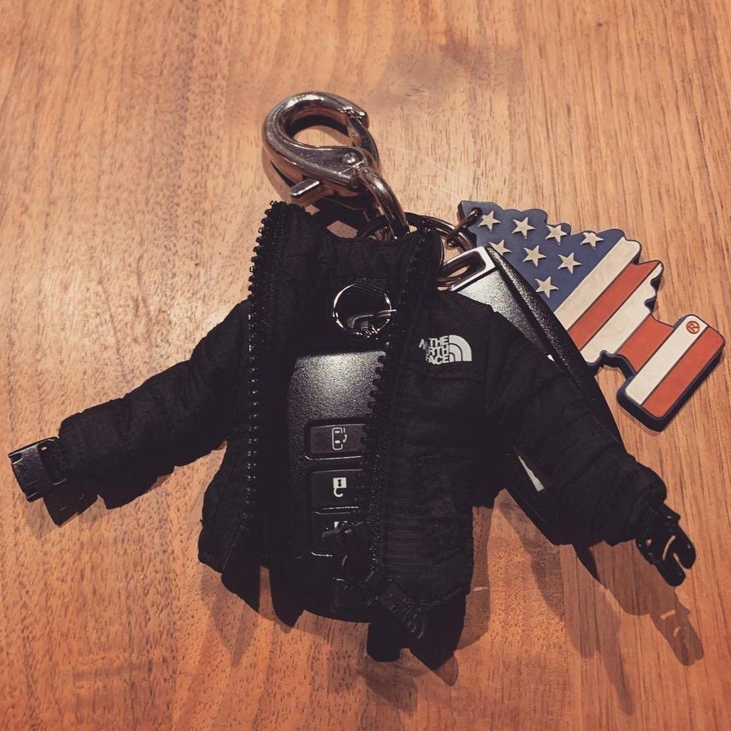 ʚɞ-ʚɞ รุ่น 1996 mini nuptse เวอร์ชั่นญี่ปุ่นจำกัดพวงกุญแจกุญแจรถกระเป๋าเป้สะพายหลังจี้