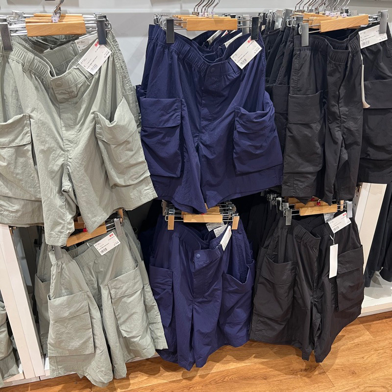 Uniqlo MEN Cargo ร ่ มชูชีพกางเกงขาสั ้ น