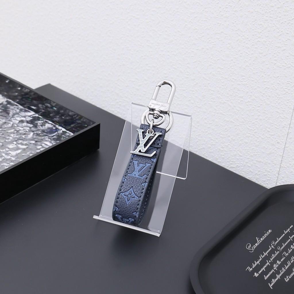 พวงกุญแจรถยนต์ หนังวัวแท้ Lv Presbyopic 2023