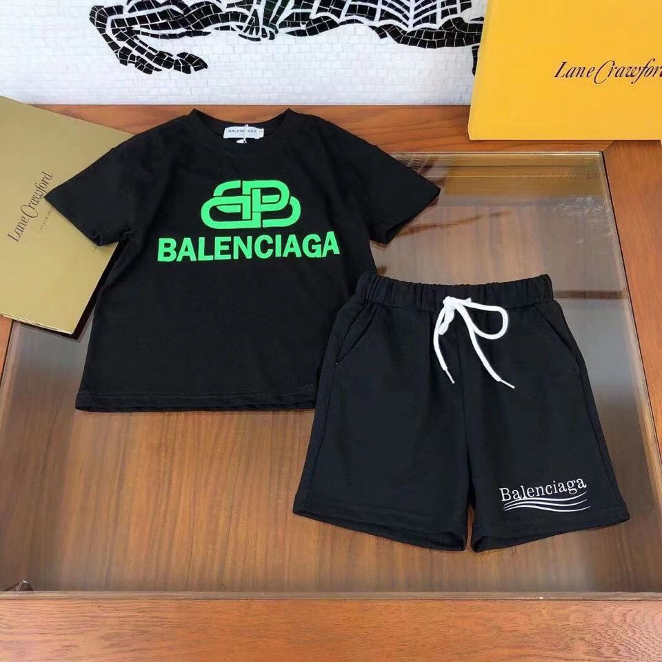 Balenciaga 2022 ฤดูร้อนเด็กกีฬาแฟชั่นเสื้อแขนสั้นและกางเกงขาสั้นชุดสองชิ้นผ้าฝ้ายแฟชั่น Printe