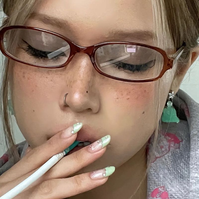 Shanmieleng Cold Brown Y2K Hot Girl สายตาสั้นกรอบแว่นตาหญิงญี่ปุ่นเกาหลี Retro ins Plain Face Handy เครื่องมือไม่องศาแว่นตาธรรมดาใบหน้าขนาดเล็ก