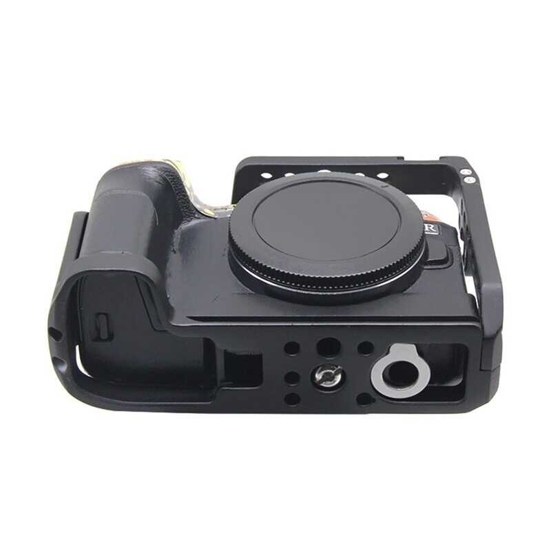 ➧ DSLR Camera Cage Canon EOS RP Feature With 1/4 Thread Holes For Magic Arm Microphone Fill Light
