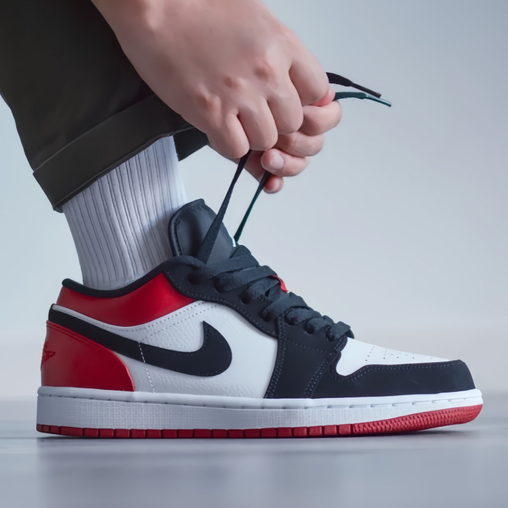 ♞Nike Air Jordan 1 Low Black Toe Black, Red and White gentleman Woman ของแท้ 100 % style Sports sho