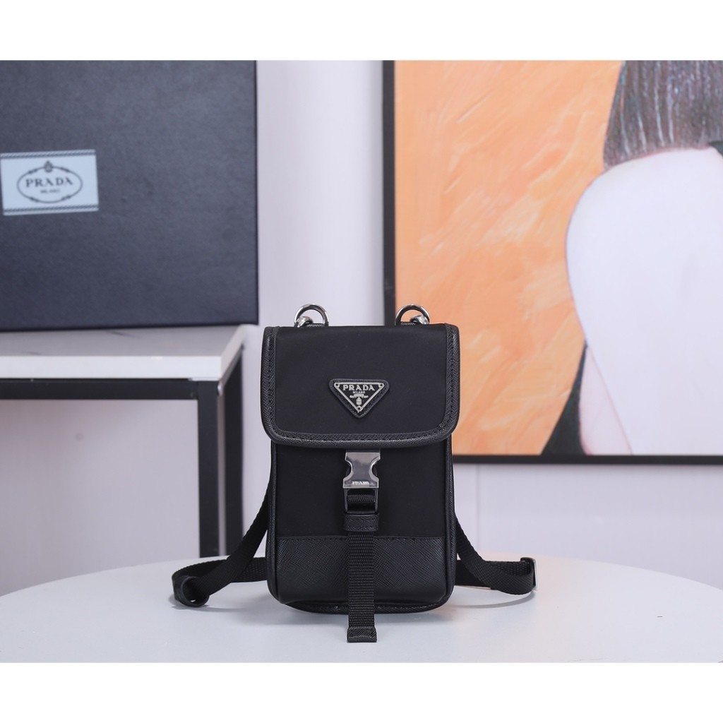 Pradaเตรียมจัดส ่ งคุณภาพสูง 2ZH109 กระเป ๋ าโทรศัพท ์ มือถือใหม ่ สําหรับผู ้ ชายและผู ้ หญิงกระเป