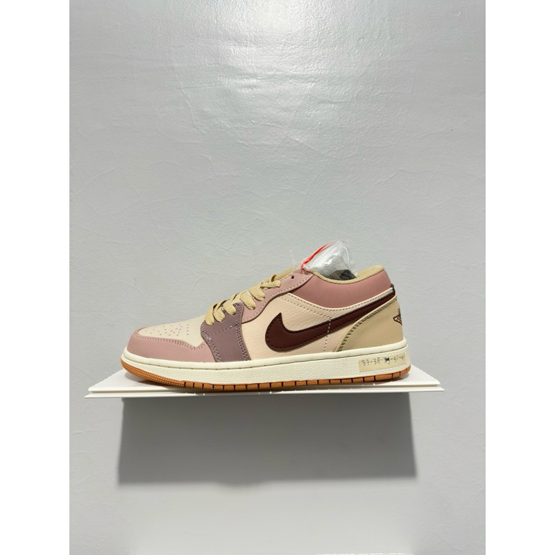 ในสต็อก Nike jordan 1 low pony pink partple