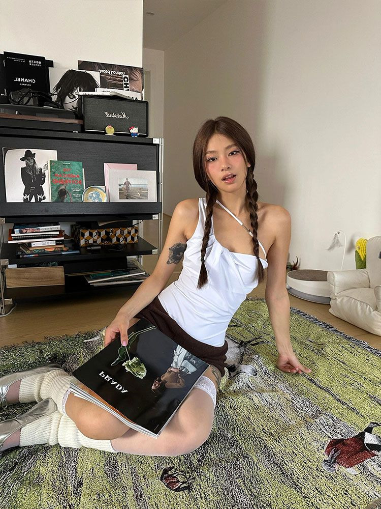 Shanmieleng ฤดูร้อนสาวร้อนเอียงไหล่ Halter ออกแบบสลิงกลับหญิง High-End เรียบง่ายสไตล์ตะวันตกสวมใส่ด้านนอก Pure Desire Slim-fit สั้นด้านบน