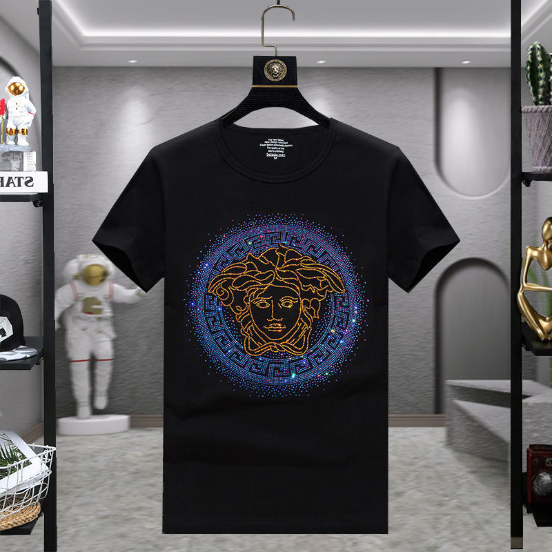 Versace ยุโรปและอเมริกาฤดูร ้ อนผู ้ ชายผ ้ าไหมน ้ ําแข ็ งร ้ อนเพชรเสื ้ อยืดแขนสั ้ นผู ้ ชายแฟชั ่ นขนาดใหญ ่ ครึ ่ ง-