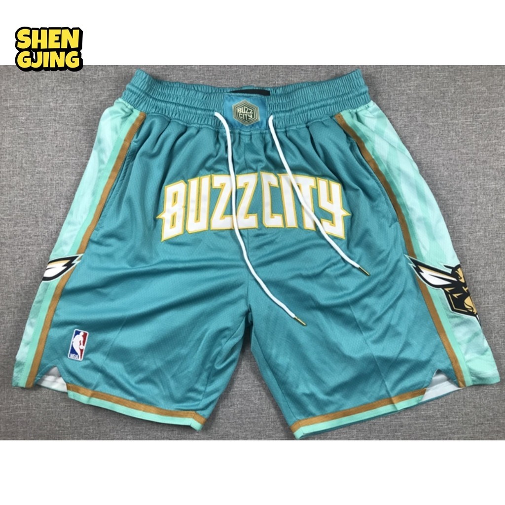 2024 กระเป ๋ าใหม ่ NBA ชาย Charlotte Hornets Larry Johnson LaMelo Ball Muggsy Bogues โลโก ้ ใหญ ่ เย ็ บปักถักร ้ อยกางเกงขาสั ้
