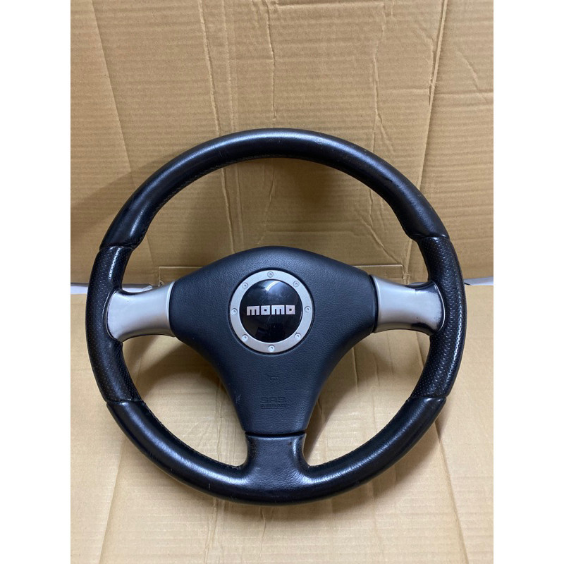 พวงมาลัย momo avy B3