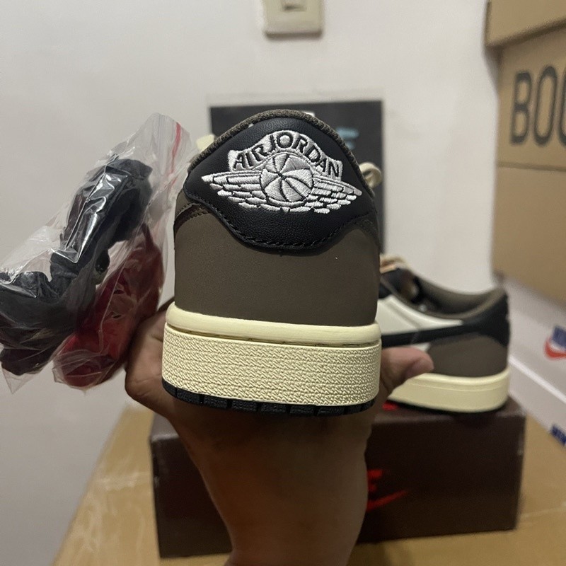 ♞,♘Air Jordan 1 Low Dark Mocha Ts (ไซส์ชายและหญิง) รองเท้า train