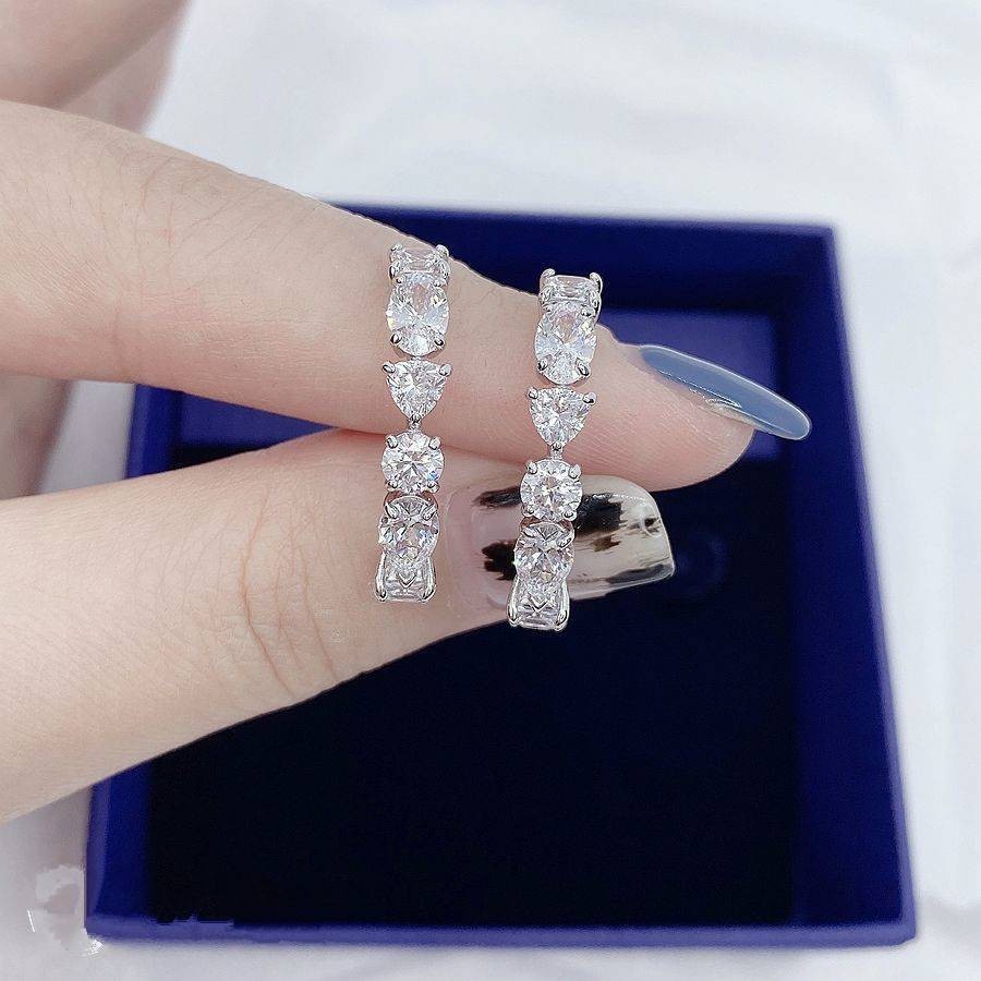 สินค้าพร้อมส่งในไทยของแท้100% Swarovski ของแท้ ต่างหูSwarovski Swarovskiต่างหู ต่างหูผู้หญิ