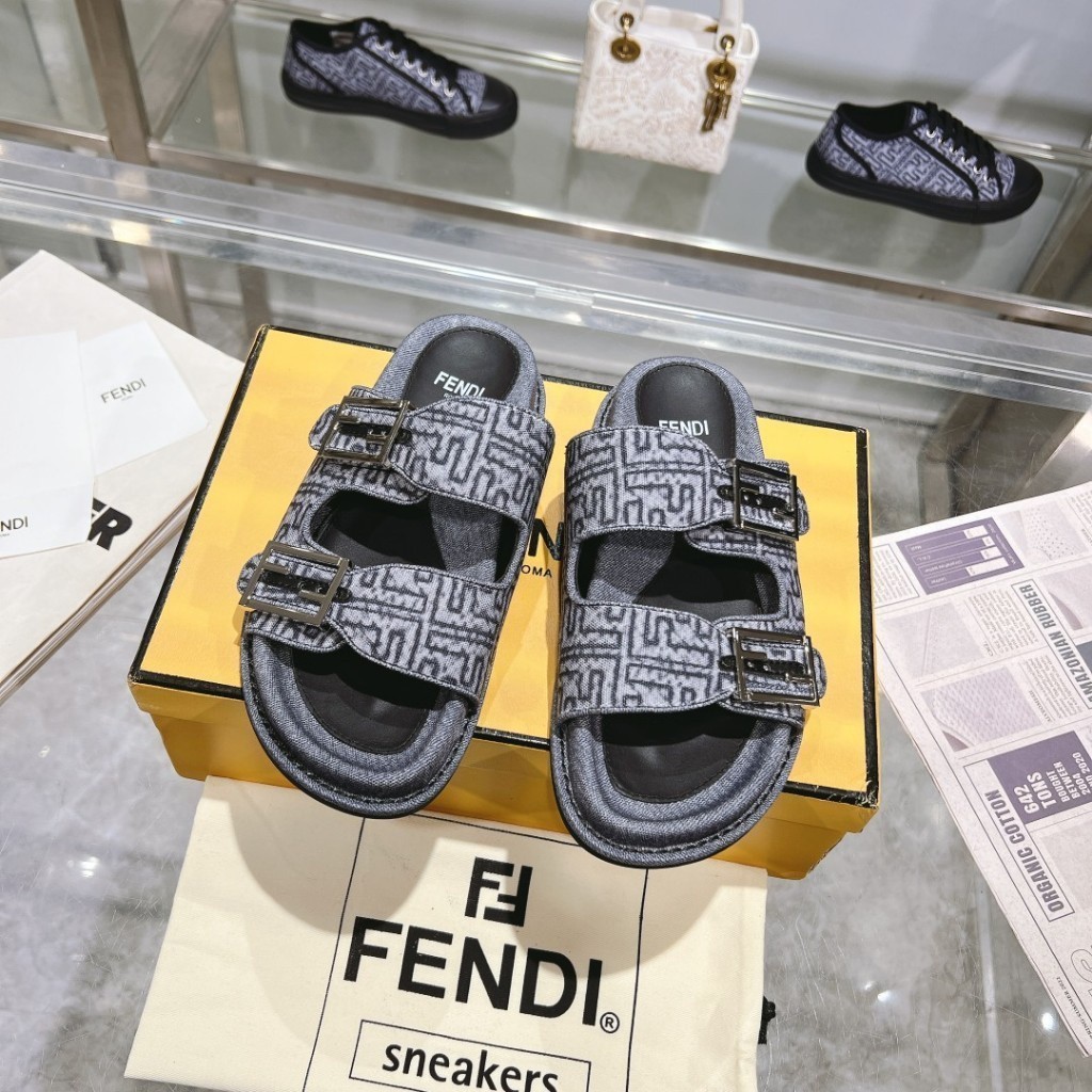 Fendi 2024 รองเท้าแตะ ผ้าแคนวาส พื้นหนา พิมพ์ลาย Velcro สําหรับคู่รัก