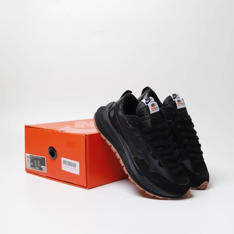 Sepatu Sacai X Nike Vaporwaffle Black Gum 39-44