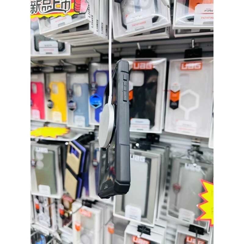 ❤ UAG ที่ห้อยเพชรใสตกแต่งพร้อมกระเป๋าใส่ของ Magsafe สำหร