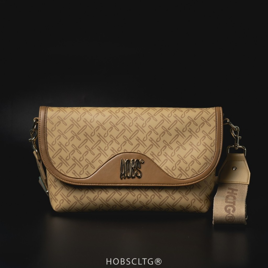 กระเป๋า  Hobs  12นิ้วสะพายข้าง โมโนแกรม