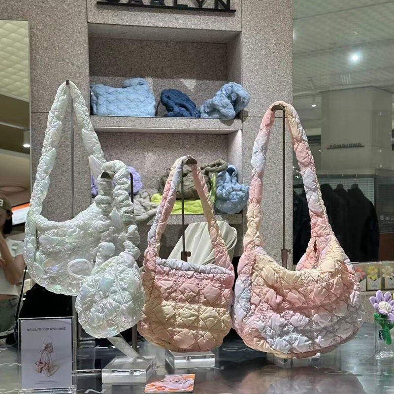 เกาหลีเกาหลี 2023 Cloud Bag Puff Pleated Down Bag One Shoulder Messenger Dumpling Underarm Bag Fashion Tote Bag