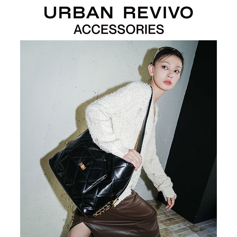 Urban REVIVO2023 กระเป๋าสะพายไหล่ ประดับเพชร สไตล์คลาสสิก แฟชั่นฤดูใบไม้ร่วง และฤดูหนาว สําหรับผู้ห