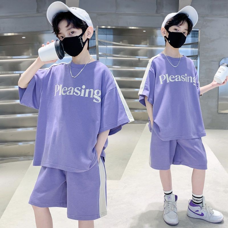 Akaki❤ ชุดฤดูร้อนสำหรับเด็กผู้ชายสไตล์ใหม่หลวมขนาดกลางและขนาดใหญ่เด็กหล่อฤดูร้อนเสื้อผ้าเด็กถนนเด็ก