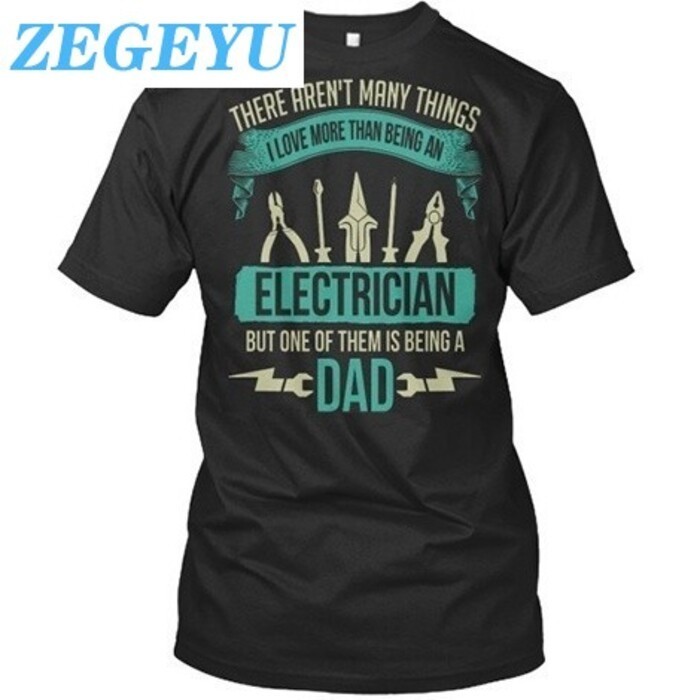 เสื้อยืดลําลอง แขนสั้น คอกลม พิมพ์ลายช่างไฟฟ้า Being An Electrician Premium Tee 2024 แฟชั่นฤดูร้อน สําหรับผู้ชาย และผู้หญิง