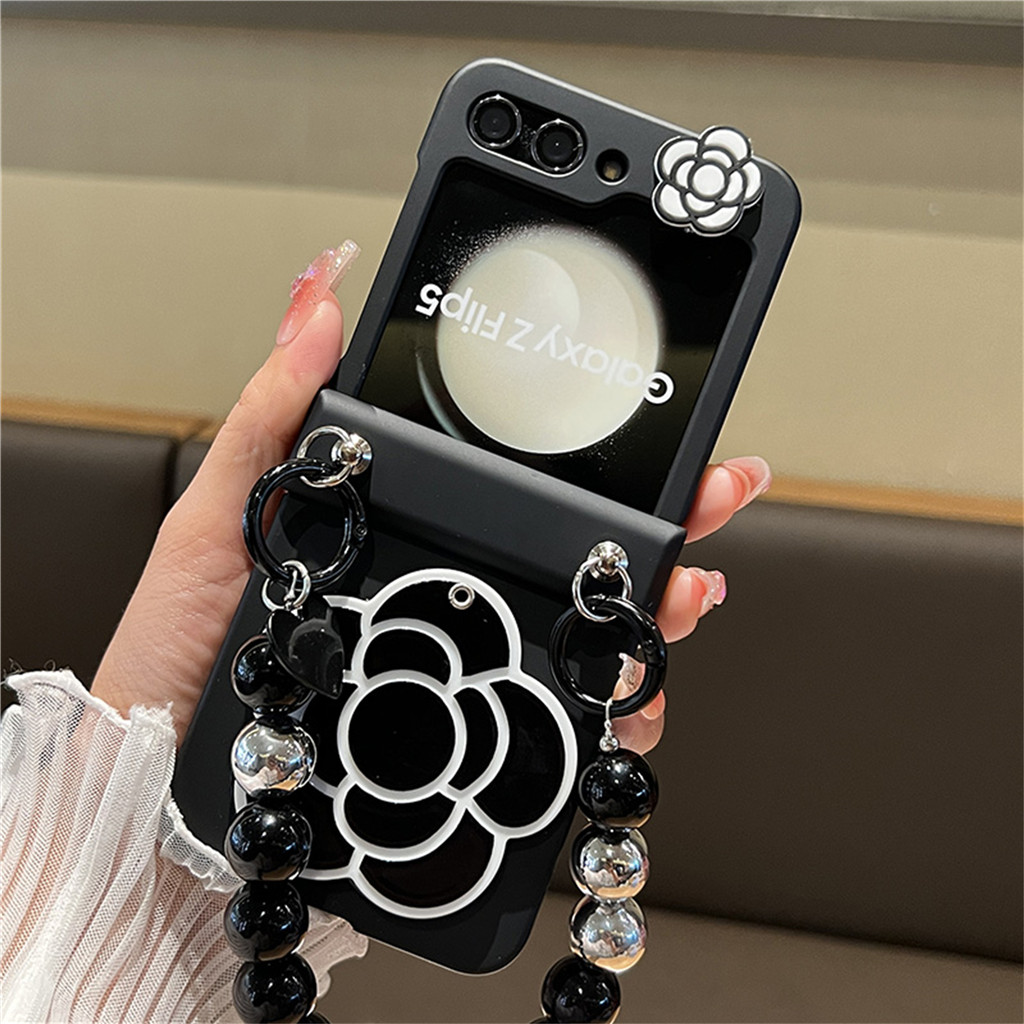 เกาหลีน่ารัก Camellia ดอกไม้กระจกสีดําโทรศัพท์กรณีลูกปัดสําหรับ Samsung Galaxy Z Flip5 6 Flip 6 Flip6 ZFlip5 Zflip 5 Flip5 แบบพกพา