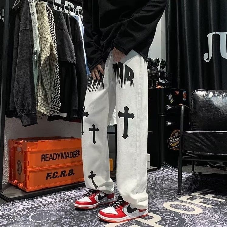 กางเกงยีนส์ซักเก่า Chrome Hearts High Street