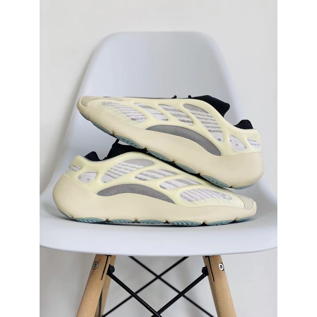 Adidas Yeezy 700 v3 Coconut Alien Milk White Bone 700v3 รองเท้าผ้าใบลําลอง เรืองแสง สีขาว FW4980