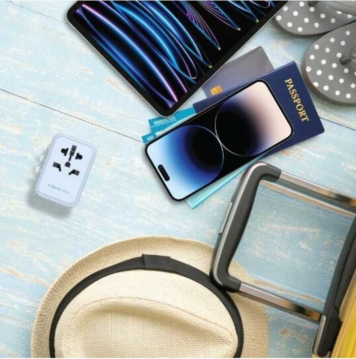 Fast MOMAX PD20W Charge Socket 2A1C Global Universal Power Converter Plug 1-World 20W 3-Port+AC Tra