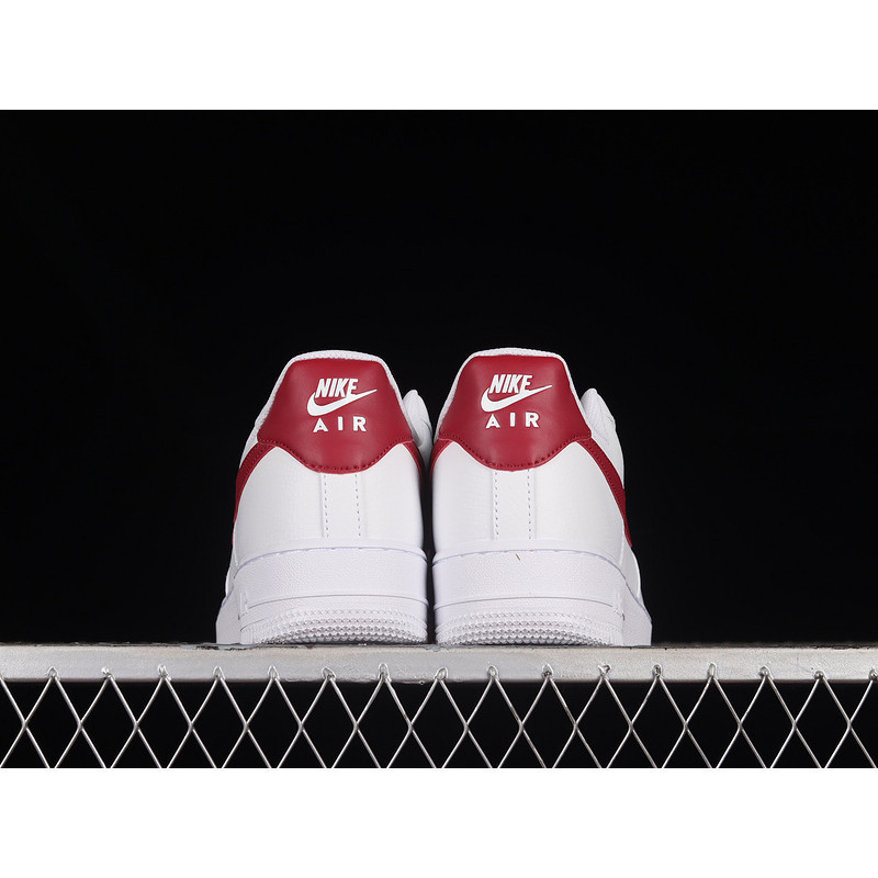 รองเท้าผ้าใบลำลอง Nike Air Force 1 สีขาวสีแดงของแท้ 100% สำหรับผู้หญิงและผู้ชาย