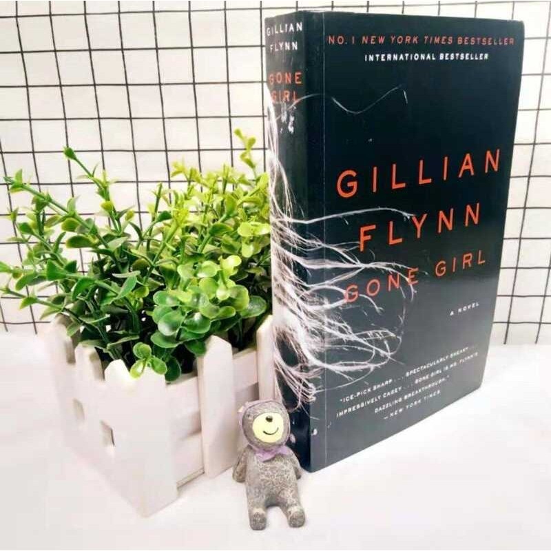 หนังสือภาษาอังกฤษต้นฉบับของgillian Flynn Gone Girlโดยgillian Flynn N