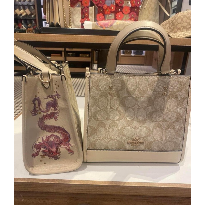 ♞,♘,♙พร้อมส่ง แท้ COACH DEMPSEY TOTE 22 IN SIGNATURE CANVAS WITH DANCING KITTEN PRINT #CC424 hi