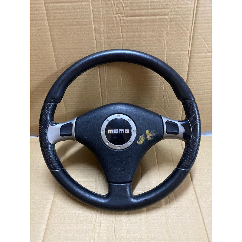 พวงมาลัย momo avy ปุ ่ ม A5