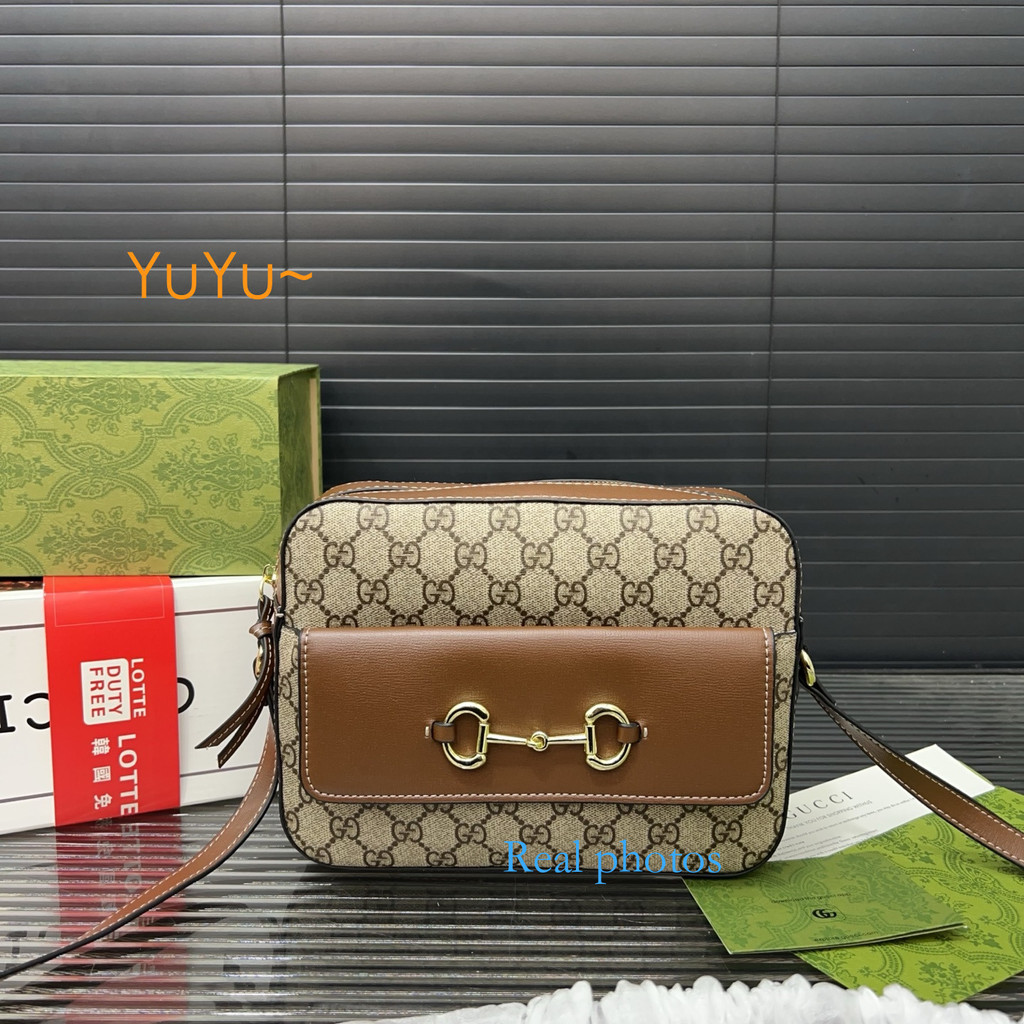 < Yuyu คลังสินค้าพร้อม > กระเป๋าสะพาย Horsebit กระเป๋ากล้อง Presbyopic กระเป๋า Messenger กระเป๋าถือพร้อมกระเป๋าป้องกันฝุ่นกล่องของขวัญขนาด 23 * 17 ซม.