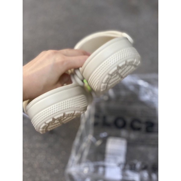 



 ♞,♘ของแท้ 100% รองเท้าแตะ Crocs Classic สี Bone