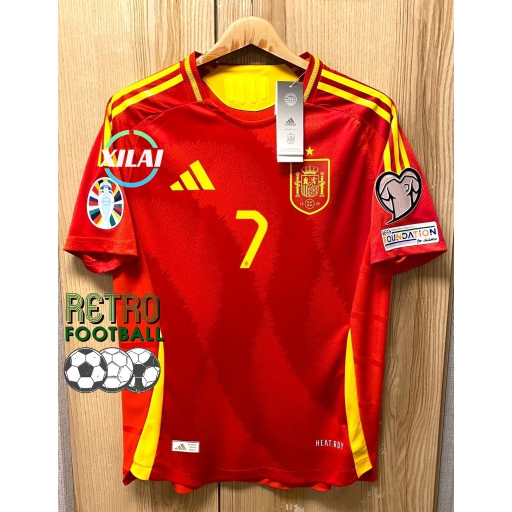 Xil เสื้อฟุตบอลทีมชาติ สเปน Home เหย้า ยูโร 2024 [ PLAYER ] เกรดนักเตะ พร้อมชื่อเบอร์นักเตะในทีมครบทุกคน+อาร์มยูโร 2ข้าง