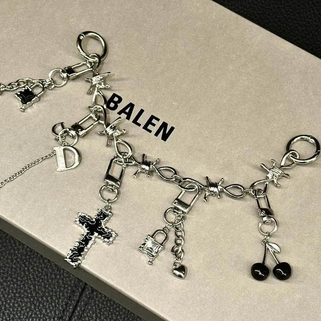 Real Shot พร้อมสต็อก BALENCIAGA สไตล์กระเป๋าจี้ Retro Handmade กระเป๋ากางเกงแขวนพวงกุญแจ Niche อินเท